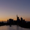 Am Osthafen - Blaue Stunde - Blick zur Skyline